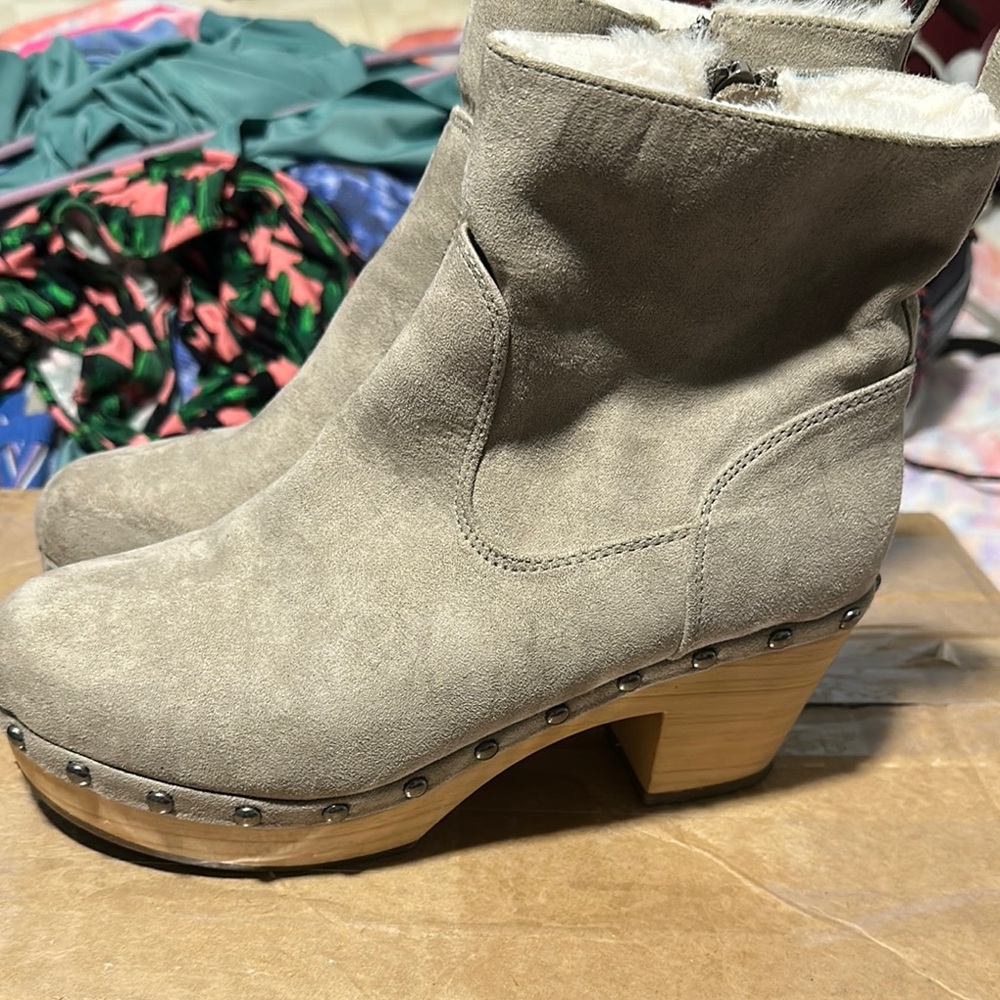 Women's Tan Suede Ankle Boots